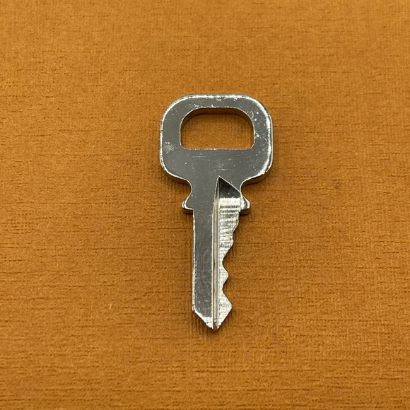 Louis Vuitton Silver Tone Cadena Key #307 For Speedy Alma Lock LV - Picture 9 of 10